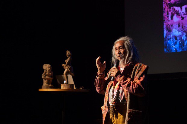ACuartaParede's tweet photo. No contexto do @PlayDocFest, @BraisR entrevistou a Kidlat Tahimik, pai do cinema independente filipino. Unha conversa na que o director falou da súa forma de facer cinema, da colonización e tamén do seu amigo Werner Herzog https://t.co/5g9Eq8zXXV https://t.co/SrOktIbAcH