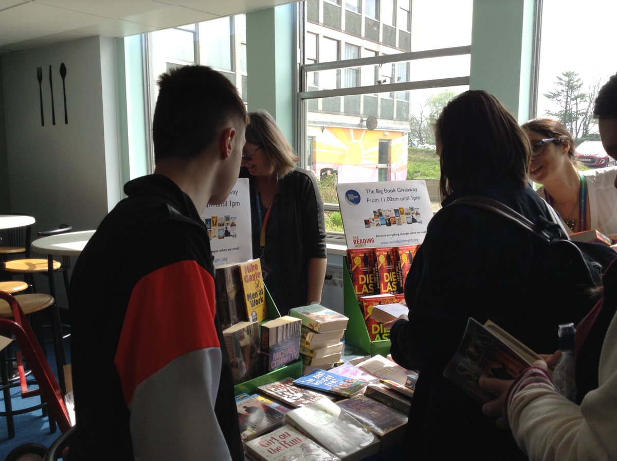 CCStALCs's tweet photo. Lots of interest in #BigBookGiveaway #StAustell #WBN19 #WorldBookNight @WorldBookNight @CornwallCollege Thanks to all our donors including @penguinrandom @TonyParsonsUK @readingagency https://t.co/dT7MpRmVIL