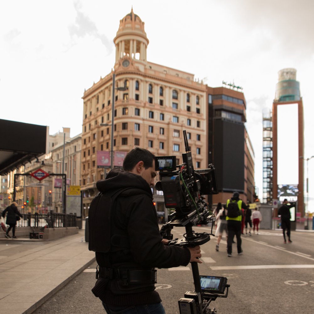 Academiadecine's tweet photo. Hoy nace el programa Residencias Academia de Cine, con el apoyo del Ayuntamiento de @MADRID. Quince becas para cineastas emergentes y profesionales que desarrollen proyectos audiovisuales relacionados con la capital. https://t.co/3OyHqxe9En https://t.co/Im76AONPjx