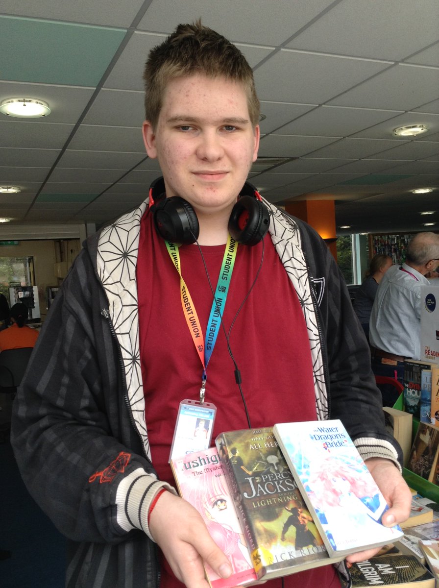 CCStALCs's tweet photo. Lots of interest in #BigBookGiveaway #StAustell #WBN19 #WorldBookNight @WorldBookNight @CornwallCollege Thanks to all our donors including @penguinrandom @TonyParsonsUK @readingagency https://t.co/QVmP3hG5WI