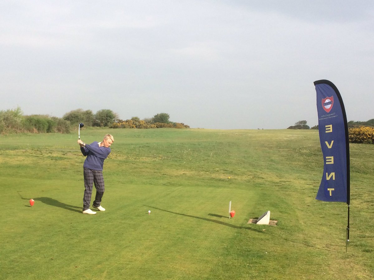 GlamLadiesGolf's tweet photo. Lesley Jones @creigiaugolf on the 1st tee at @PandKGC #itsnotraininghere https://t.co/yLB6ITrtE8