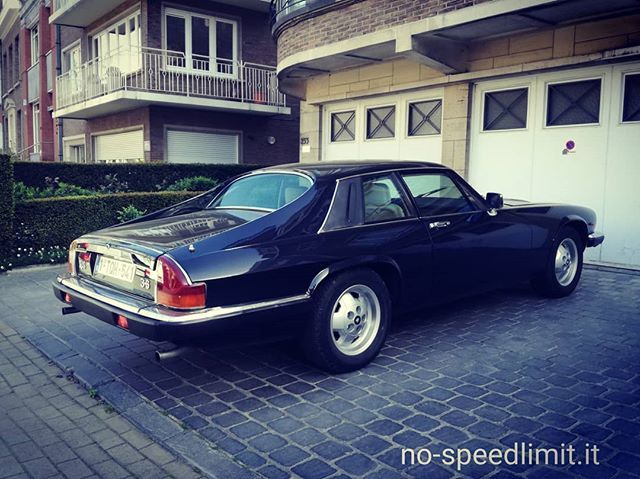 NoSpeedLimit_it's tweet photo. #jaguarxjs36 #carsofbrussels https://t.co/zpWd3fmCMp https://t.co/TcZz5Y5ejn