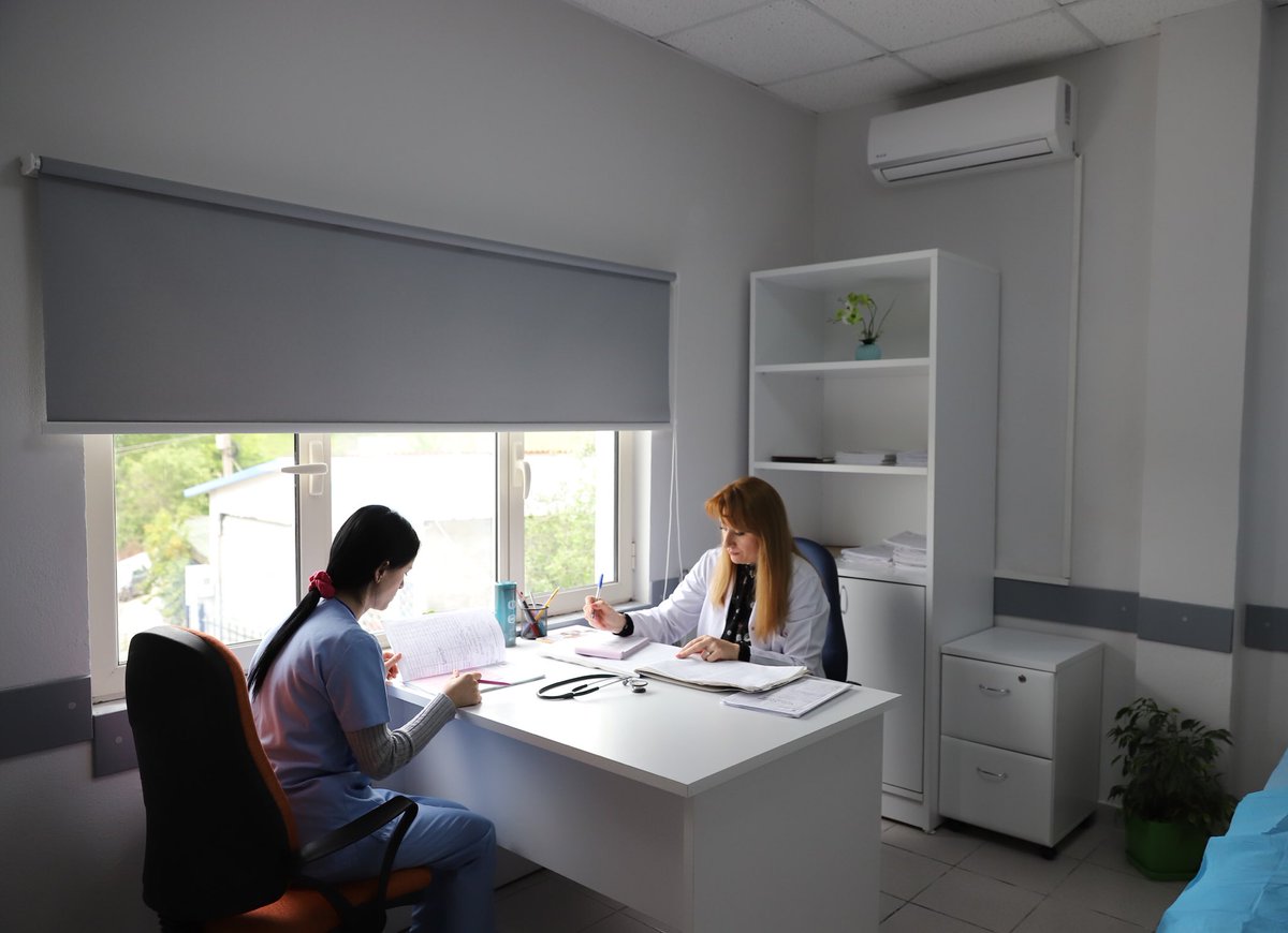 GManastirliu's tweet photo. Edhe një tjetër qendër shëndetësore e rehabilituar në #Tiranë✅
📌Me deputeten Blerina Gjylameti pamë nga afër #transformimin e qendrës 🏥 #Kashar 1, e cila siguron sot kushte dhe standard të përmirësuar për 3 mijë banorët e periferisë së kryeqytetit.
#eGjithëVëmendjaTeNjerëzit https://t.co/nlUwwdkaN5