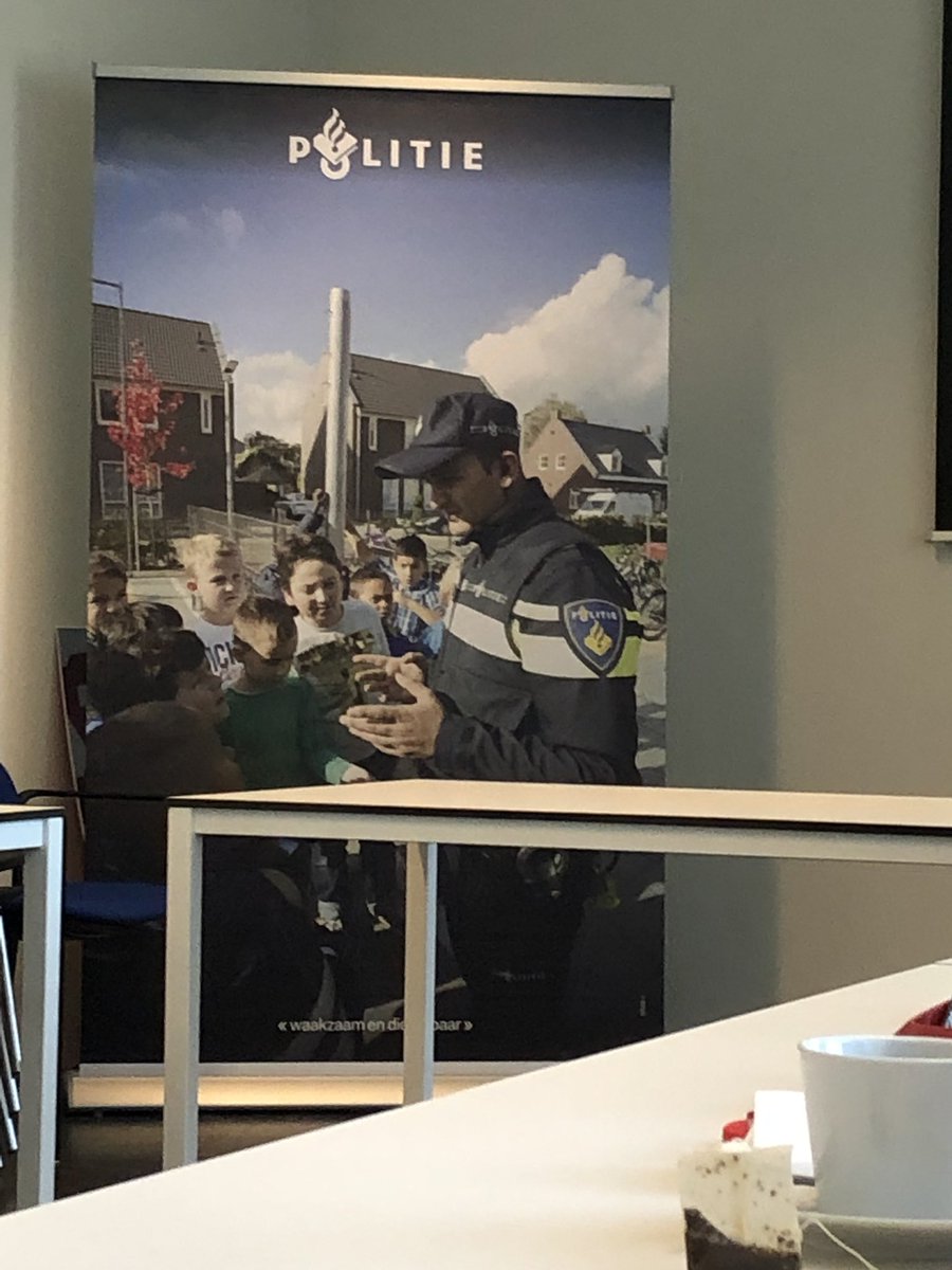 a_denberg's tweet photo. Op verzoek @POL_TChef_RSD deze tweet 😀 : nu aanwezig bij #basisteam driehoek @Politie_Rdaal. Op de agenda staat o.a. beschikbare capaciteit, veiligheidsbeeld en samenwerking BOA’s basisteam. https://t.co/Q4TYsOP3Cz