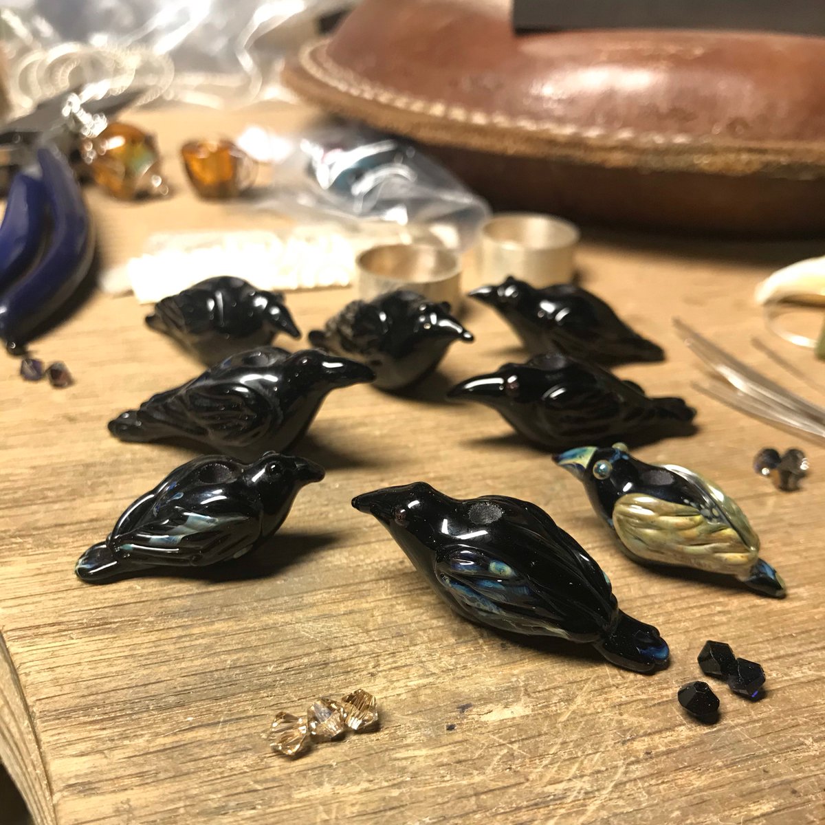 EllJay_Design's tweet photo. There seems to be something of a conspiracy happening on my bench right now...😉 #elljaydesign #yqr #lampwork #ravens #jewellery #custom #unique #glass #silver https://t.co/zVuNUuphIn