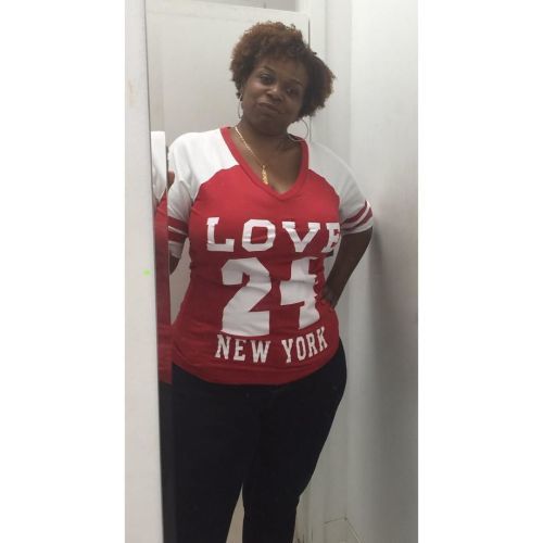 FittingRoomPic's tweet photo. Always in a #newyorkstateofmind #fittingroomselfie 🍎 by... https://t.co/1CTPX2N1OW https://t.co/DNcDWjU8W2