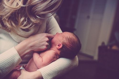 7 Reasons to look after yourself as a #newmum. buff.ly/2MSJ0IU #mumchat #parentingtips