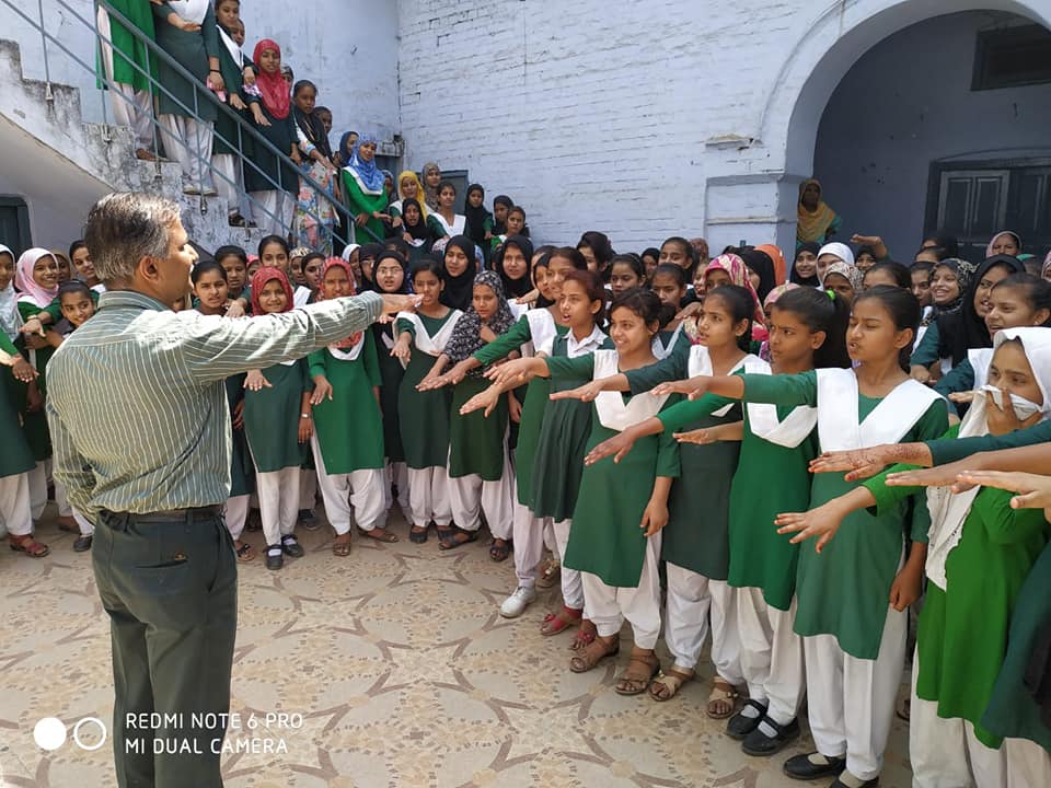 icancare2015's tweet photo. Tobacco Sensitization program was conducted at MIS Model Balika Inter College, Khurja, Bulandshahar in presence of Principal Sri Ram Bahadur Saxena by @_icancare #winovercancer #winovertobacco #savetheyouth #tobaccosensitization #studentsparticipation #tobacco #cancer https://t.co/0J5SJSLeFj