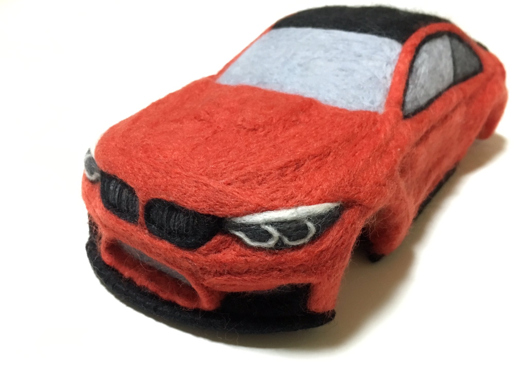 たむ 羊毛フェルトのくるま No Twitter 背景は カレンダーの裏側です ひっくり返したカレンダーの裏側にのせて撮るだけ 簡単手間要らず 羊毛フェルトの車 羊毛フェルト 車 車好き 車種当てクイズ したら簡単かも