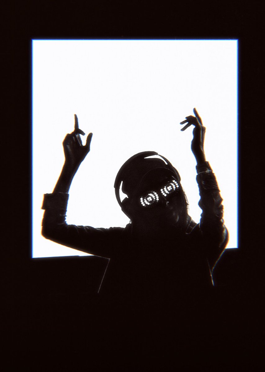 _vsuals's tweet photo. Finally seeing and shooting @OfficialRezz was nothing short of incredible.
It also put her in place of being the 1,000th artist I’ve seen live. Couldn’t be happier. 🌀🌀 #Rezz #Mau5trap #CertainKindofMagic https://t.co/IL8A9d3AfK