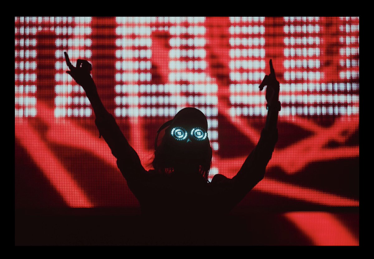 _vsuals's tweet photo. Finally seeing and shooting @OfficialRezz was nothing short of incredible.
It also put her in place of being the 1,000th artist I’ve seen live. Couldn’t be happier. 🌀🌀 #Rezz #Mau5trap #CertainKindofMagic https://t.co/IL8A9d3AfK