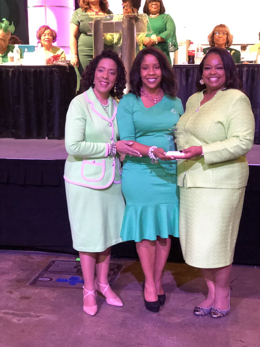 oao1908's tweet photo. Please join us in congratulating our former President, Tuere Williams who was recognized as 2019 President of The Year at the Sensational South Central Regional Conference in New Orleans, LA this past weekend. #excellence #leadingwithdistinction #aka1908 #akaoao💖💚 https://t.co/eyJCgONuy9