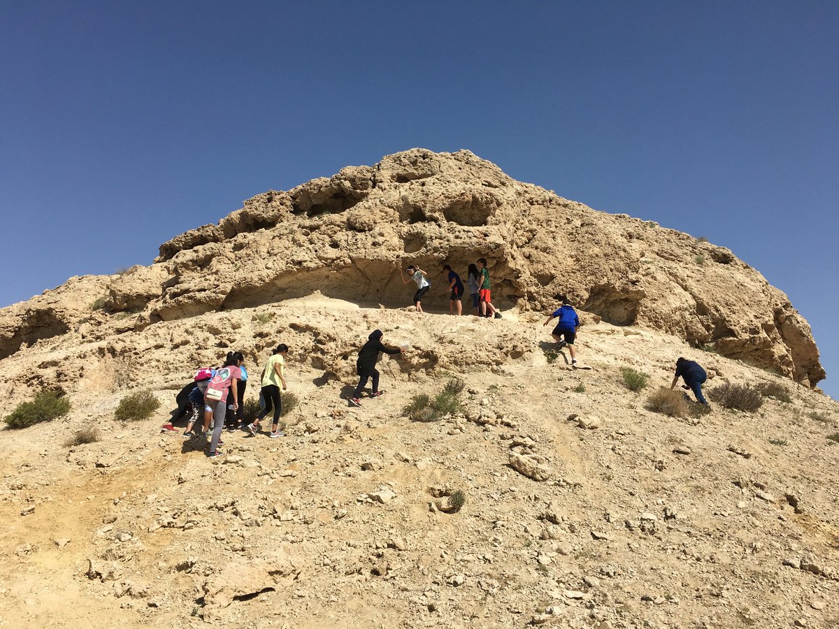 ciambrello's tweet photo. Expanding the classroom into the field!  Thank you for bringing Plate Tectonics to life Dr. Port!  #dhawildcatpride https://t.co/eKAPq8jR4v