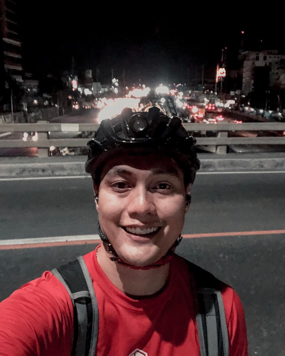 TeamIntal11's tweet photo. commonwealth midnight selfie 🚲 https://t.co/IgnX0blX9f