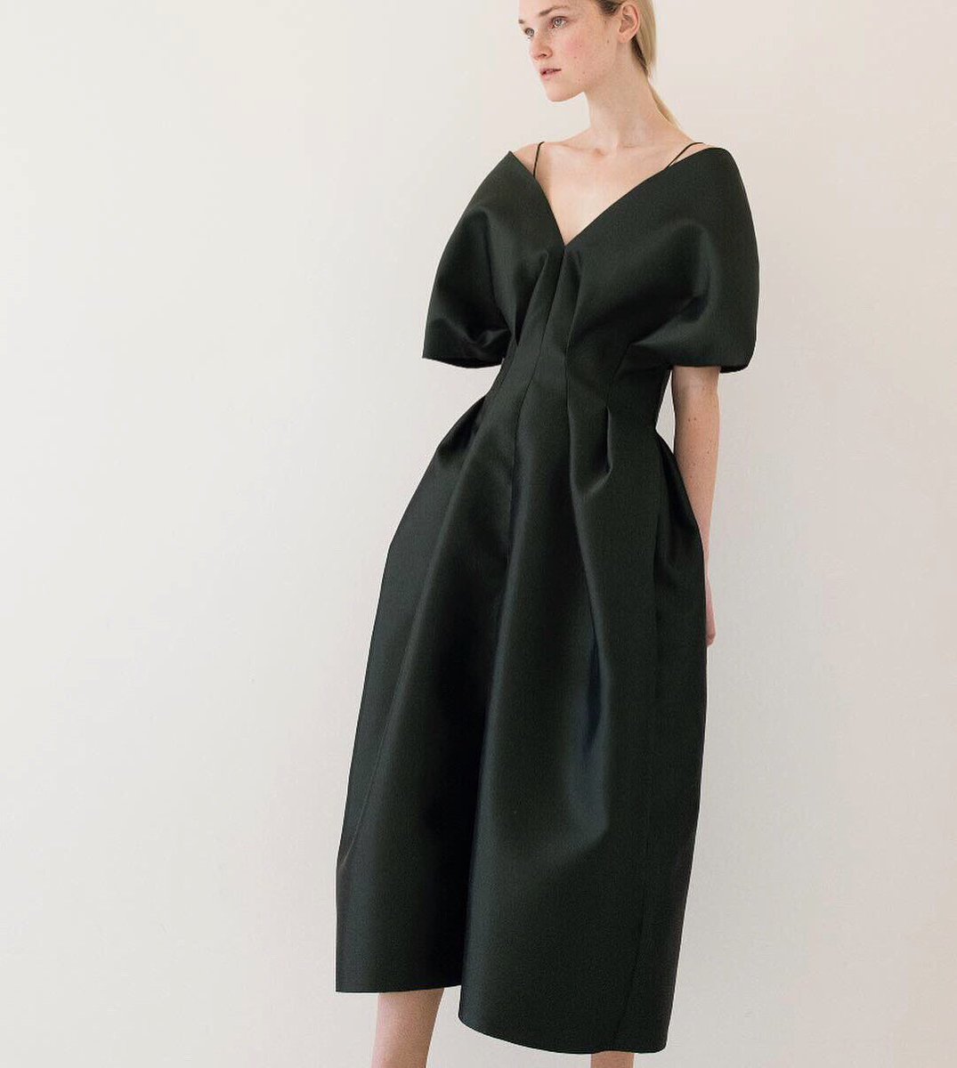 #FW19 Wool Silk Blended Beatrice #Dress. Reserve now <a href="/modaoperandi/">Moda Operandi</a> 
modaoperandi.com/yeon-fw19/beat…