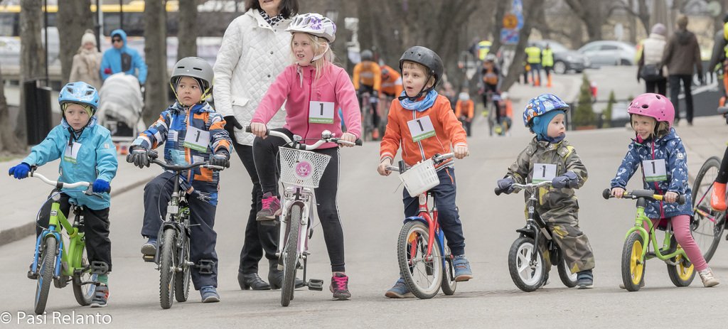 tuulpyoraily's tweet photo. 62. TS-kortteliajon avauslähtöjä jälleen perinteinen Lasten TS-pyrähdys!

Lähtö 13:30 Itäisellä Rantakadulla Nunnankadun ja Vanhan Suurtorin väliseltä osuudelta.

Ei ennakkoilmoittautumistarvetta maksuttomaan kypäräpakolliseen tapahtumaan! https://t.co/zSTmN7C3uY