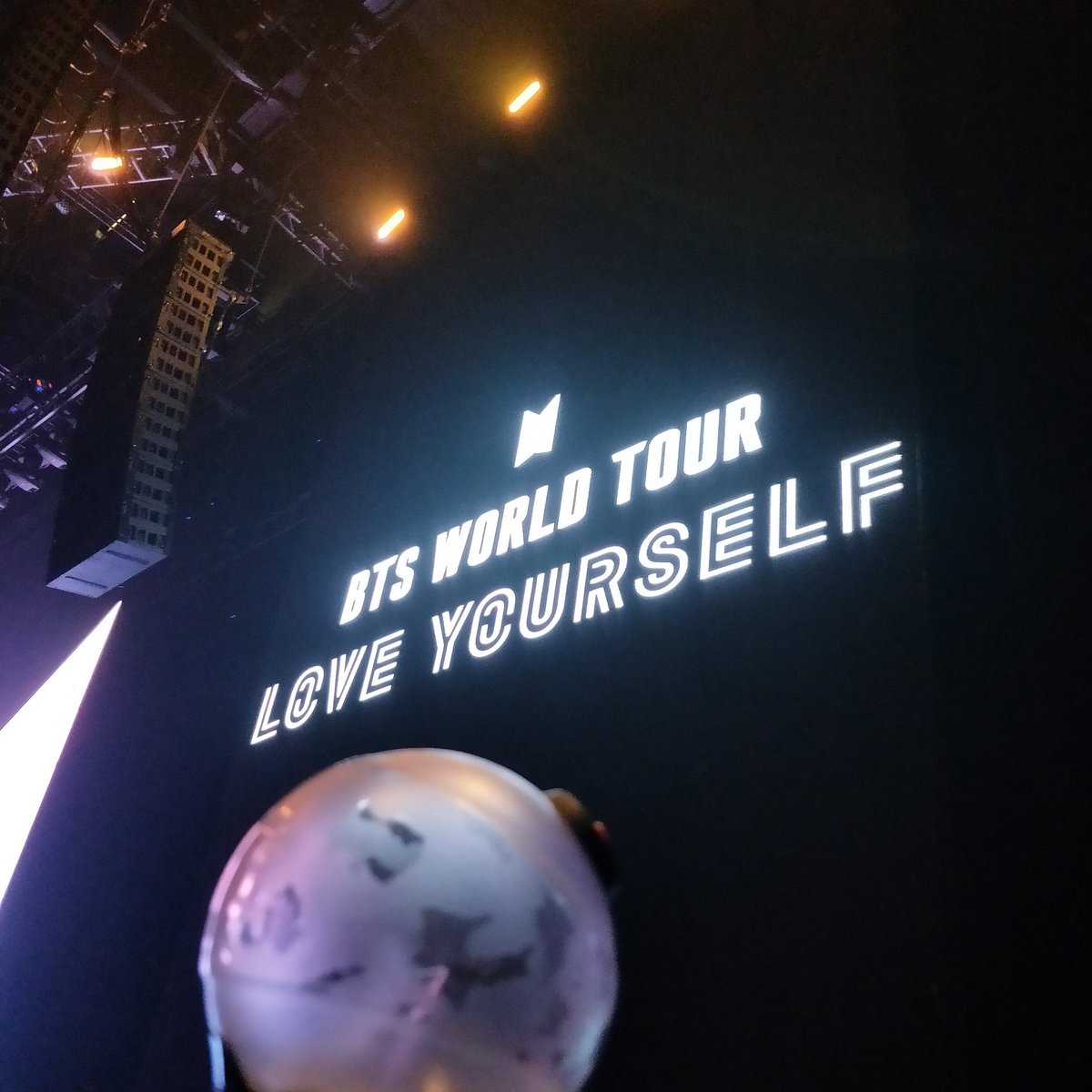 _aRMy1201's tweet photo. I never never never forget this !!
I was hard to meet them.
And I really love them,my boys !!
#BBMAsTopSocial BTS @BTS_twt https://t.co/SnZhDB9NCL