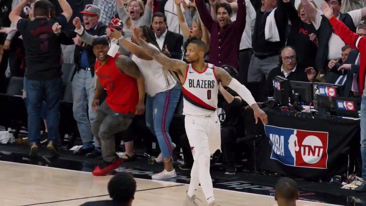 Damian Lillard waves goodbye to the Thunder! 