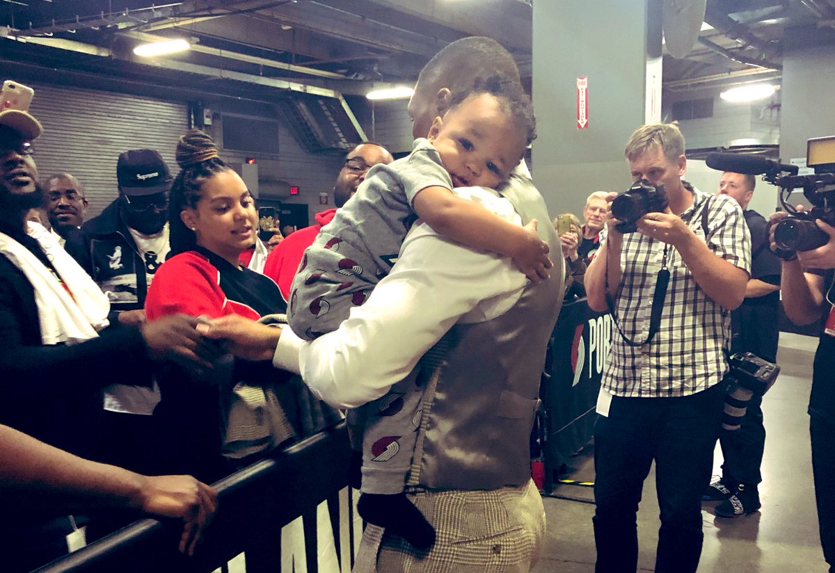 Dame: ...

Everybody in Portland: