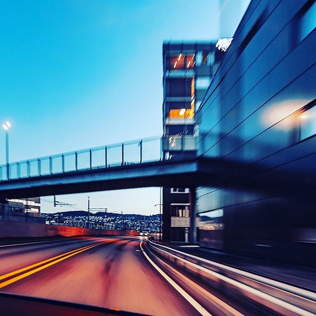 borreli's tweet photo. Fast lane .
#brattøra #nordreavlastningsvei #trondheim #trondheimcentralstation #706 #dusk #motionblur #wideangle #handheld #sonya7iii #samyang14mm https://t.co/bWkZmEg8LO