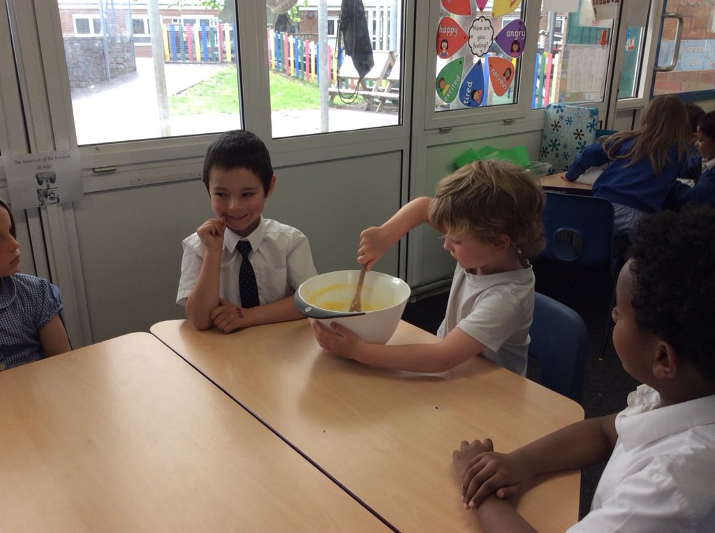 glenfromep's tweet photo. #ChestnutClass received a letter from Little Red Riding Hood asking us to bake some cakes and take them to her Grandma! It was great fun and we really enjoyed meeting Grandma! https://t.co/SAWiZFL2v0