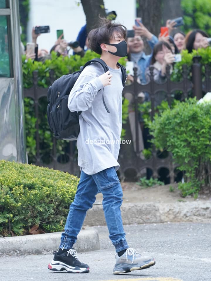 LinhVK3's tweet photo. Đi học chiều thôi nào
cố gắng vì 1 kì nghỉ hè thoải mái☺️🥳🥳
#BBMAsTopSocial BTS @BTS_twt https://t.co/BWwIJAaDxK