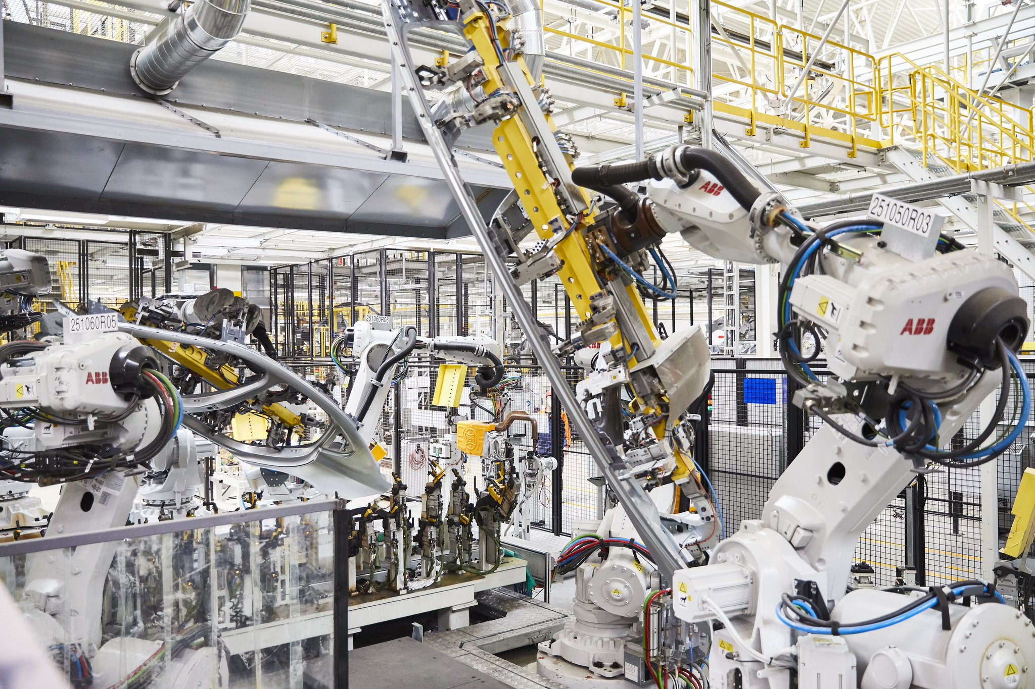 ABB Robotics Twitter: "DYK: The IRB 6700 #robot has the highest performance in the 150-300 kg class. The entire #robot structure has been strengthened with higher rigidity for increased accuracy, shorter