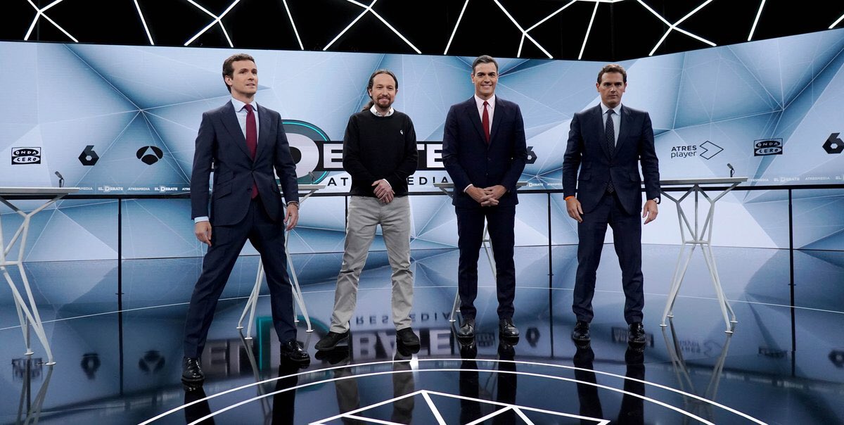 #ElDebateDecisivo A que te meto, nenggggg. Por favor, las poses y miradas de Casado y Rivera no pueden ser más ridículas y preparadas