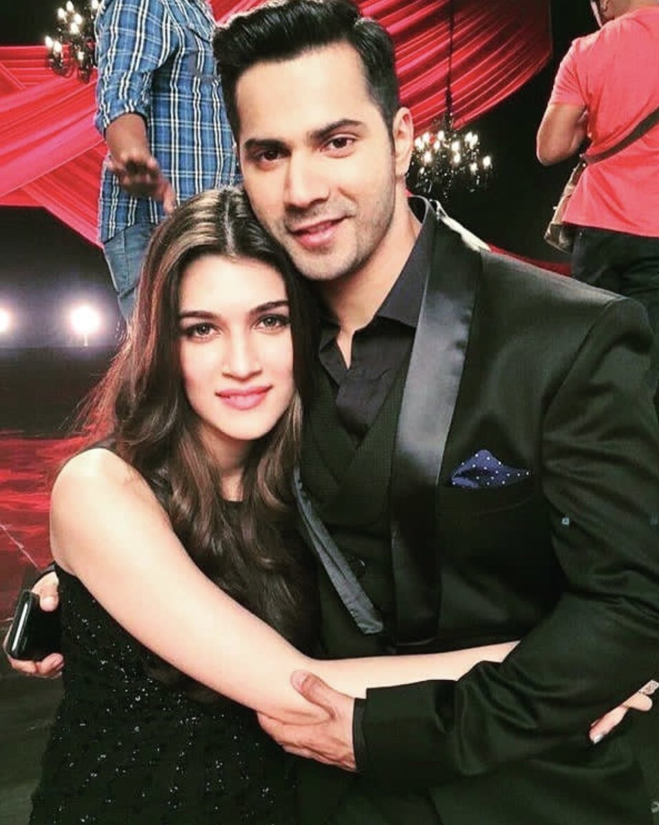 kritisanon's tweet photo. Happiest Birthday to one of the nicest guys i know here.. @Varun_dvn have a fabulous day ahead and stay the super warm person you are! 🤗❤️ And Never Grow Up! Lol.. https://t.co/sDA5wioEnG