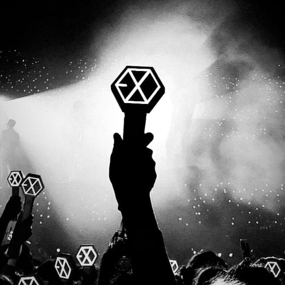 10;EXO
@weareoneEXO 
EXO WE ARE ONE !
EXO LET&#...