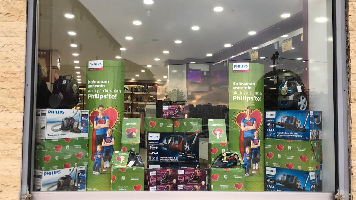 KayraGrup's tweet photo. Saha ekibimizin katkıları ile Anneler Günü görselleri mağazalarda yerini almaya devam ediyor… #KayraGrup #PhilipsSDA https://t.co/xFXiqktGrJ
