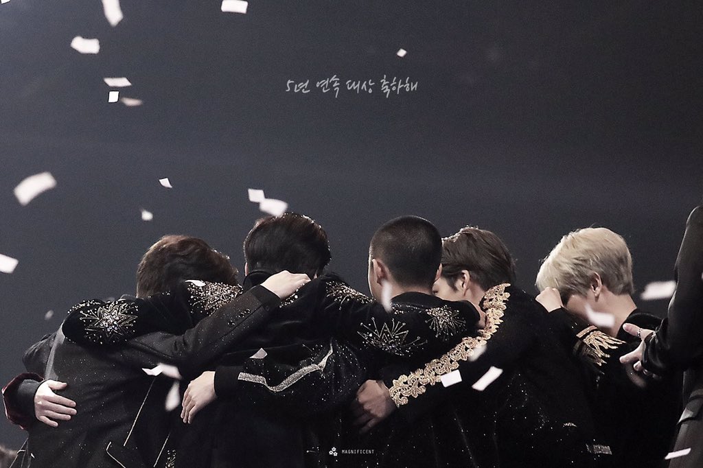 oh_sehum's tweet photo. 오빠들은 수고했어요. 끝까지 함께 할 거예요. 항상 응원해줄게요❤️❤️❤️❤️#BBMAsTopSocial EXO                          @weareoneEXO https://t.co/E7Qdbl1JXn