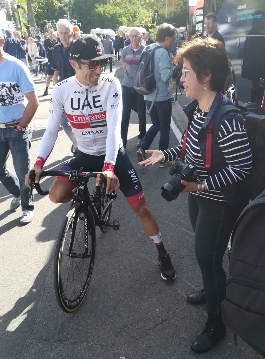 🇧🇪 #FlecheWallonne : 📸🖊 Sharing pre-race moments with the fans.

#UAETeamEmirates #RideTogether #YearOfTolerance