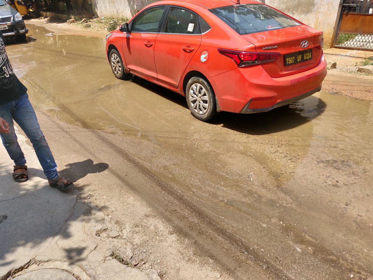 Dinesh_pvs's tweet photo. @GHMCOnline we stay in Madhapur arunodaya colony. I had raised this issues twice earlier. Still we are facing drainage water on roads issue. Can you please take permanent action instead of temporary(cleaning sewage)? Posting some pictures near Dena bank. https://t.co/FAMmIkTjKt
