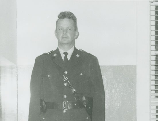 BCLEMemorial's tweet photo. OTD 1960, @SaanichPolice Cst Robert Norman Barry KIRBY was called to attend the Colquitz Provincial Mental Home (now #VIRCC) to look for Raymond Harold, a deaf-mute patient who’d broken into 2 buildings, stole 2 rifles + ~100 rounds of ammunition, & fired at staff #LODD #EOW 1/3 https://t.co/Qsz6CdSe4k