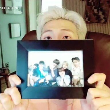armyindonesiaa2's tweet photo. Siapa yang setelah lihat ini Namjoon punya foto family #BTS langsung ikutan bikin?😆🙋‍♀️🙋‍♂️

#BBMAsTopSocial BTS @BTS_twt 
©jinspring_💦 https://t.co/WEIfhaidry