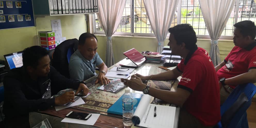 SukarelawanYSS's tweet photo. #YSSLiveUpdate
.
24 April 2019
.
Recce Misi Sukarelawan Siswa YSS-ASEAN ke Sarawak 2019
.
Lawatan tinjauan ke Sekolah Kebangsaan Sungai Rasau, Mukah, Sarawak.
.
#YSS
#YayasanSukarelawanSiswa
#YSSMission
#ZonSarawak
#DaerahMukah https://t.co/Bg8dgSoyOI