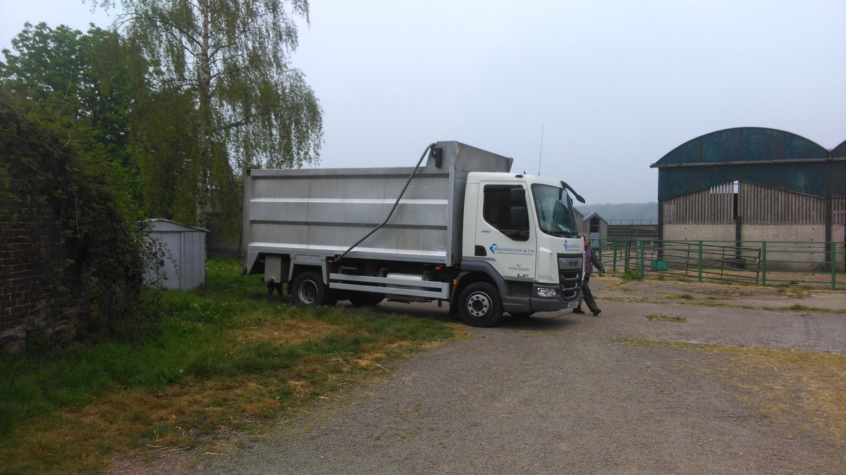 steven_pass's tweet photo. This isn't a wagon I want to see on the yard very often, but as the old saying goes, if you've got livestock you'll also have deadstock. #knackerman https://t.co/FGVnw3JabW