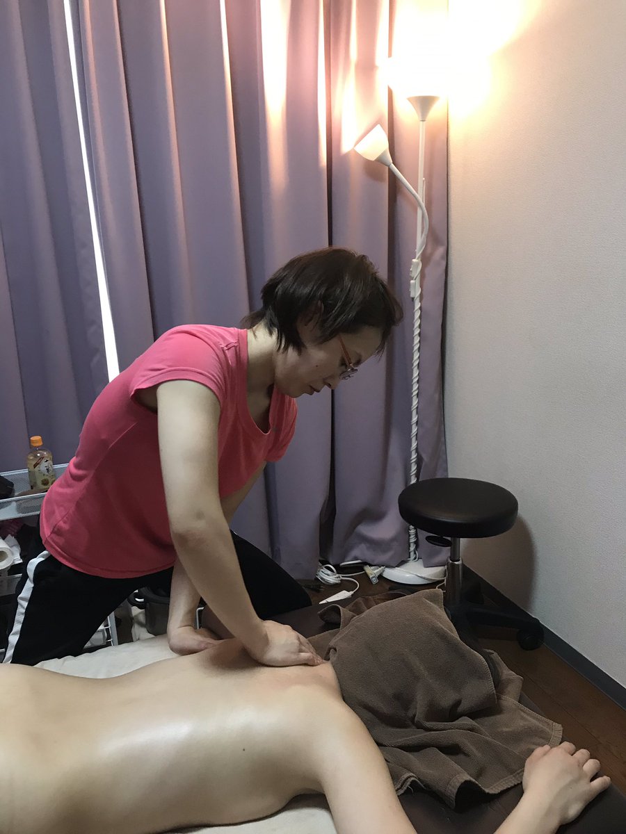 Gamer_hanachan's tweet photo. 咲耶の研修スタートです♡
自主練もしていた本日！
水分補給の為、2ℓのペットボトルご持参されていたので…闘志を感じました！

自主練で出た疑問点と、
フォーム修正と、強化をしてゆきます♪

咲耶は立ち居振る舞いが綺麗ですし、
礼儀作法も完璧なので、
見習う部分が逆に多く、はなも勉強します https://t.co/9rS1BR1vVn