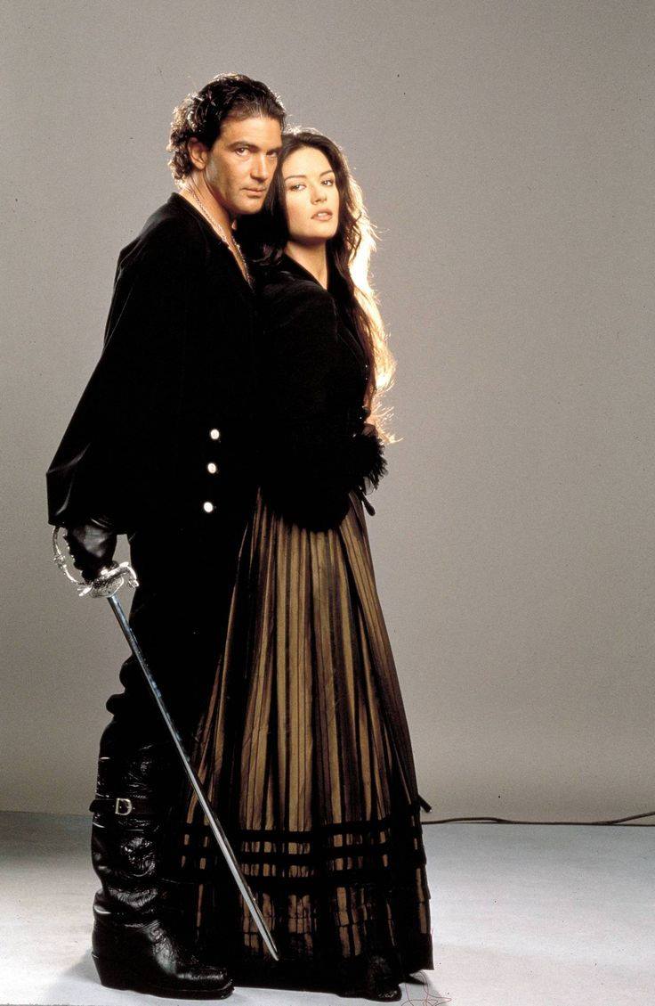 Antonio Banderas and Catherine Zeta-Jones. The Mask of Zorro (1998)., image size:736x1129