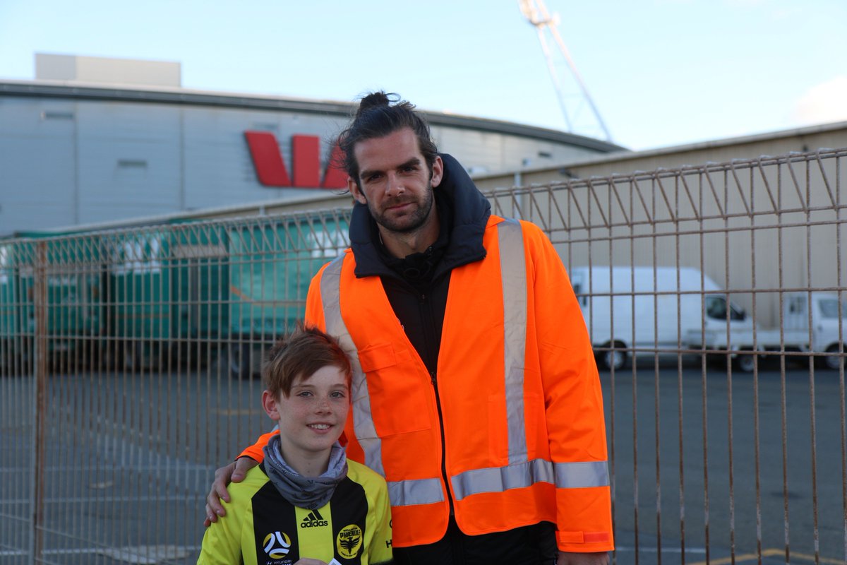 WgtnPhoenixFC's tweet photo. COMMUNITY | ๐ฎโโ๏ธ๐ The Sheriff, @CillianSheridan, Ryan Lowry & @oli_sail were out patrolling on Good Friday in helping our friends at @nzpolice spread the message around safety on the roads.
๐ค๐ It was great to see our #Nix fans passing by too!
#NixInTheCommunity https://t.co/Ku5B536kSk