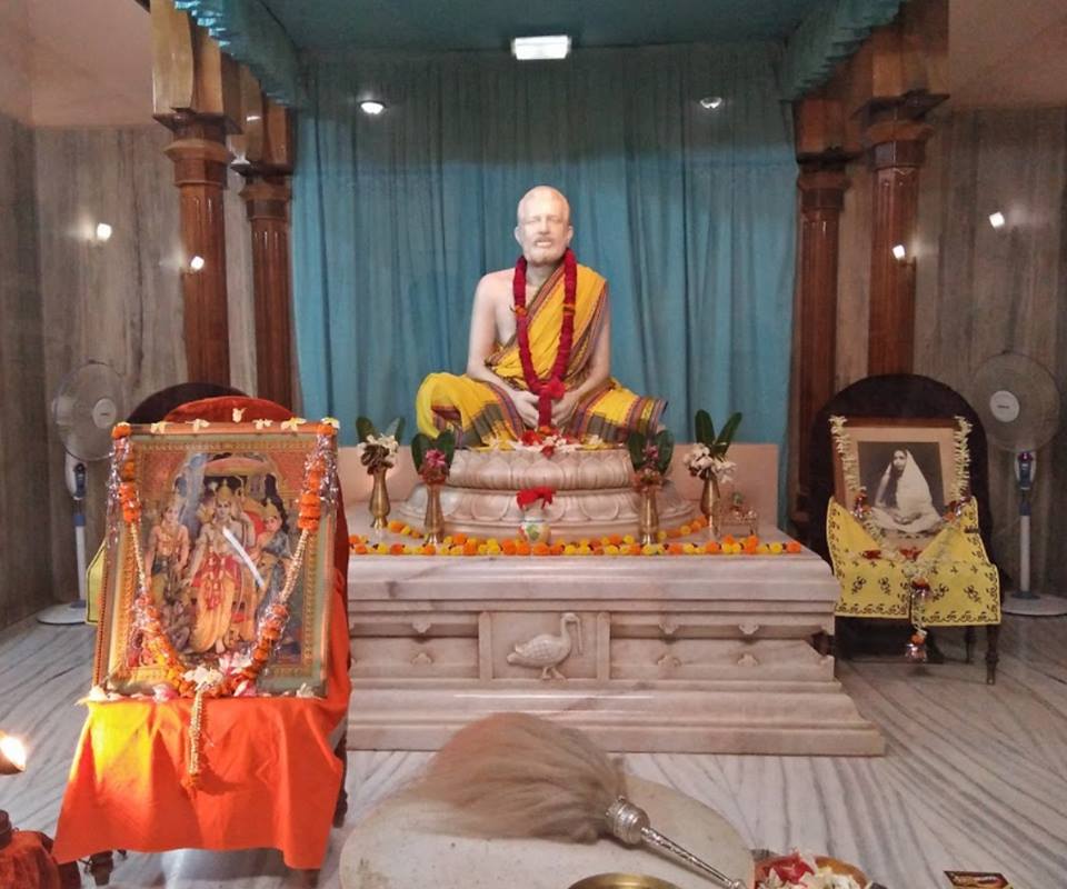 RaipurMeriJaan's tweet photo. श्रीरामकृष्ण देव आश्रम:
आश्रम में श्रीरामकृष्ण देव की सुन्दर संगमरमर की मूर्ति है। मन्दिर में प्रात: श्रीरामकृष्ण देव की नित्य दशोपचार पूजा होती है
#KnowRaipur
#Vivekananda #Aashram #Raipur #MorRaipur #Chhattisgarh #RamaKrishna @RaipurMeriJaan https://t.co/IhpHrzjfnd