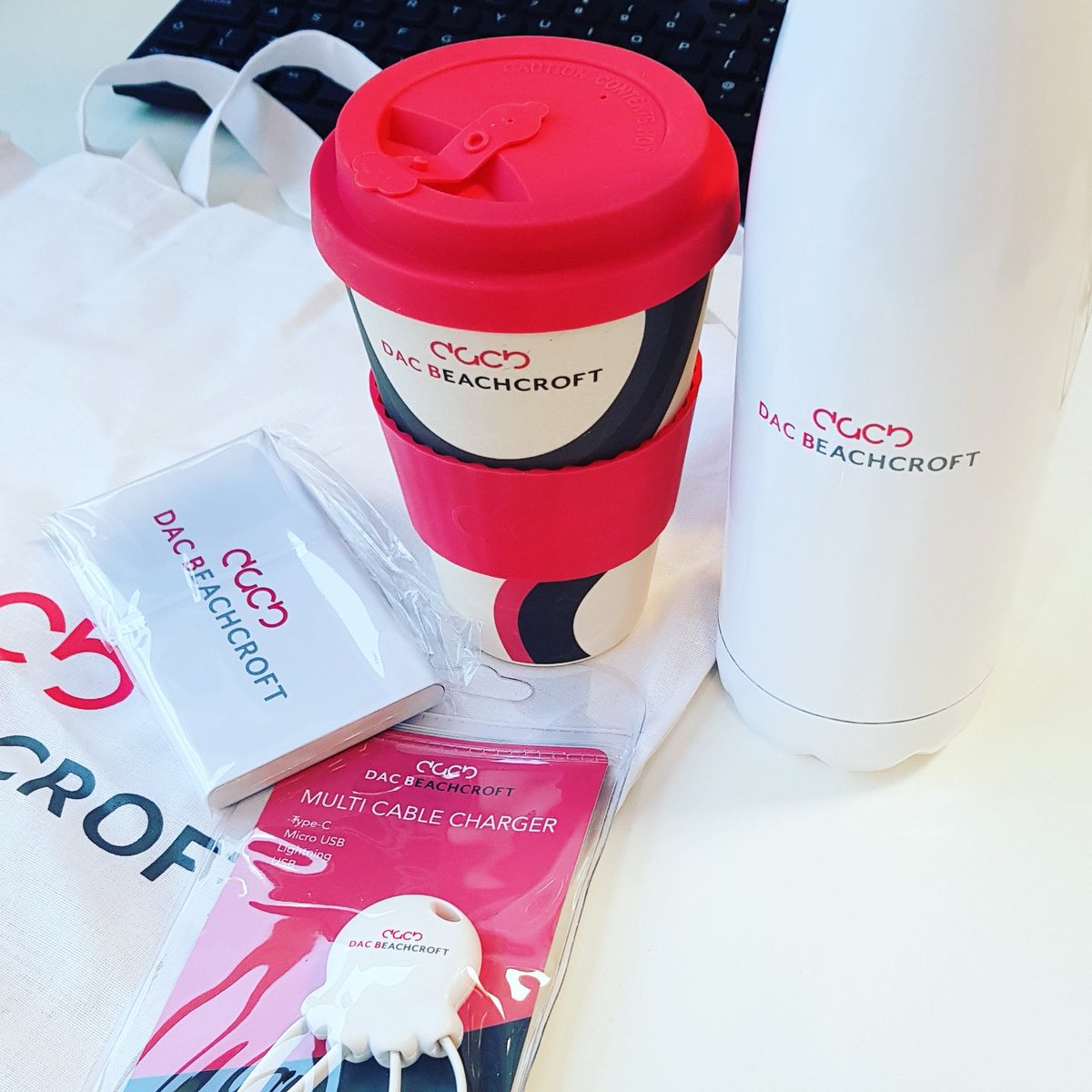 When work rebrand gifts are super useful !

Bamboo reusable coffee cup &amp; swell water bottle.. so pleased now I have two! 

Keeping hydrated! 

Thanks <a href="/dacbeachcroft/">DAC Beachcroft</a> 

#workplacewellness #corporateyogi #coporatewellness #breathecorporate #leeds