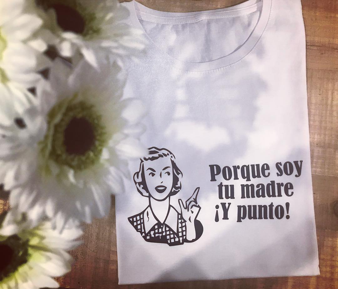 CoolkidLpa's tweet photo. Que levante la mano quien recuerde esta frase mítica de nuestras madres "Porque soy tu madre ¡Y Punto!" 🤣🤣🤣 #camisetaspersonalizadas #diadelamadre #kids #tiendasbonitas #tiendasmolonas #tiendasllenasdecolor    #laspalmasdegrancanaria #grancanaria ☎️ 928 589 215 (Triana) https://t.co/weYR0nJz9B