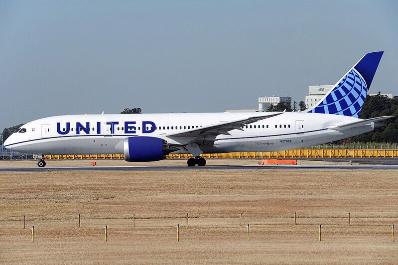 Mike Cherisk on X: "United 787-8 in the new livery @AirlineGeeks  @NYCAviation https://t.co/04SNDTwySP" / X