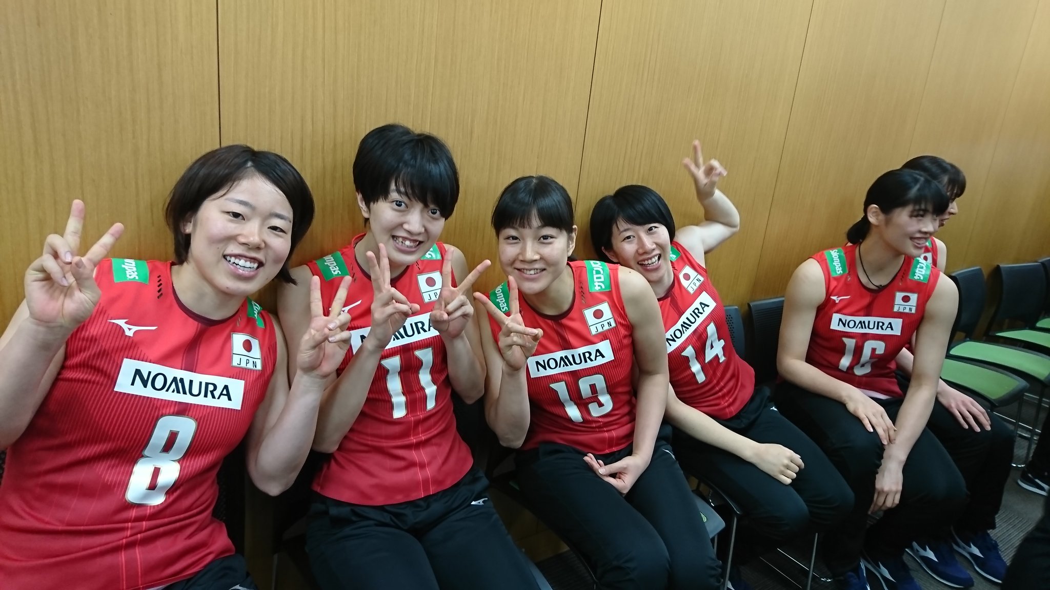 大林素子 日本代表女子バレーの 記者会見29名が選出 今日は 26名が出席となりましたざ 新加入選手が多く 新しい風にも 期待したいですね 応援お願いいたします みんな可愛い 選手の凄さと 女性としての可愛さや 人 大林素子 日本代表女子バレーの 記者会見29名が選出 今日は 26名が出席となりましたざ 新加入選手が多く 新しい風にも 期待したいですね 応援お願いいたします みんな可愛い 選手の凄さと 女性としての可愛さや 人