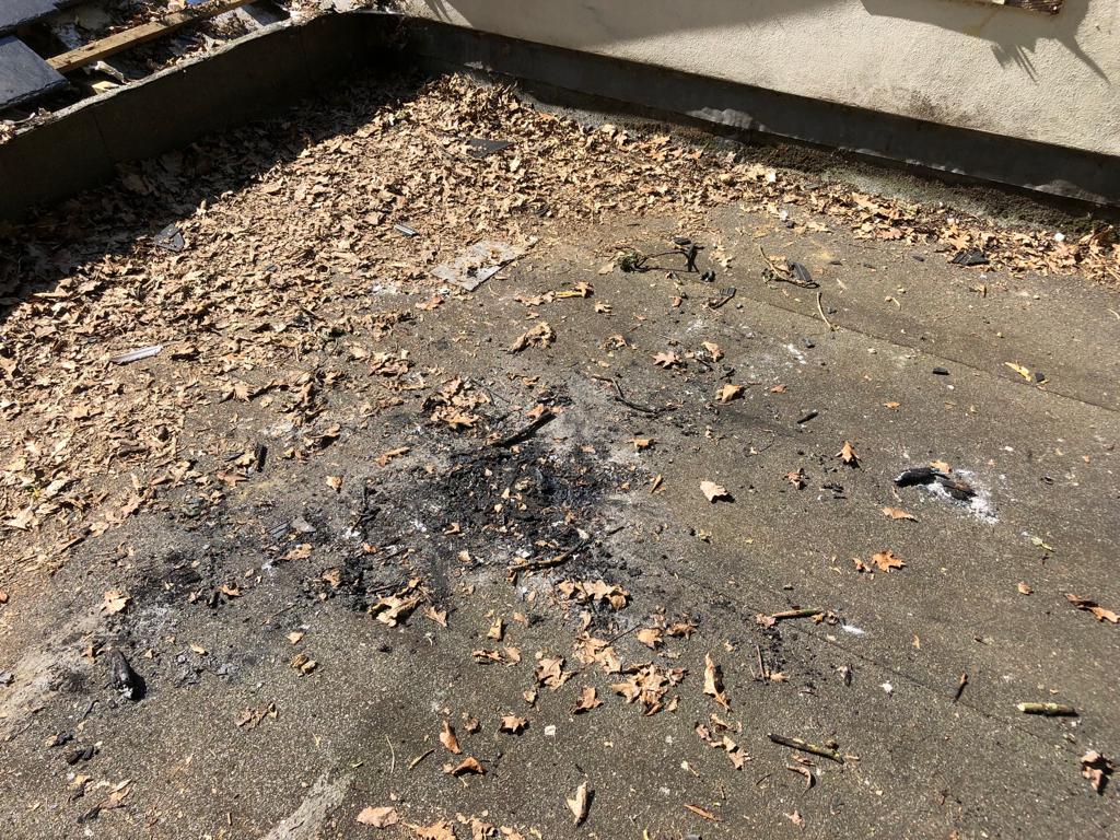 Stanstedfire's tweet photo. We attended 2 incidents over the Bank holiday both on Saturday.The first at the Youth Centre in lower street Stansted where someone deliberately set 2 fires on the roof of the centre.
The second was to Hatfield Heath as part of a 2 pump relief for a fire in some wooden buildings https://t.co/TEvOWPjFcw