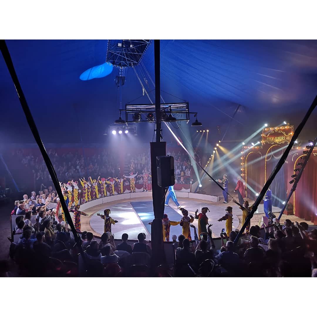 3700 MERCIS !! ❤️
Le festival Cirqu'En Fête a accueilli 3700 festivaliers du 12 au 19 avril 2019.Du fond du coeur merci aux festivaliers, bénévoles, artistes et techniciens !