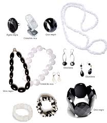 PoderDona's tweet photo. #DonesHistòriques 
Coco Chanel Va popularitzar l’us de la bisuteria https://t.co/fGTAtAlSAD