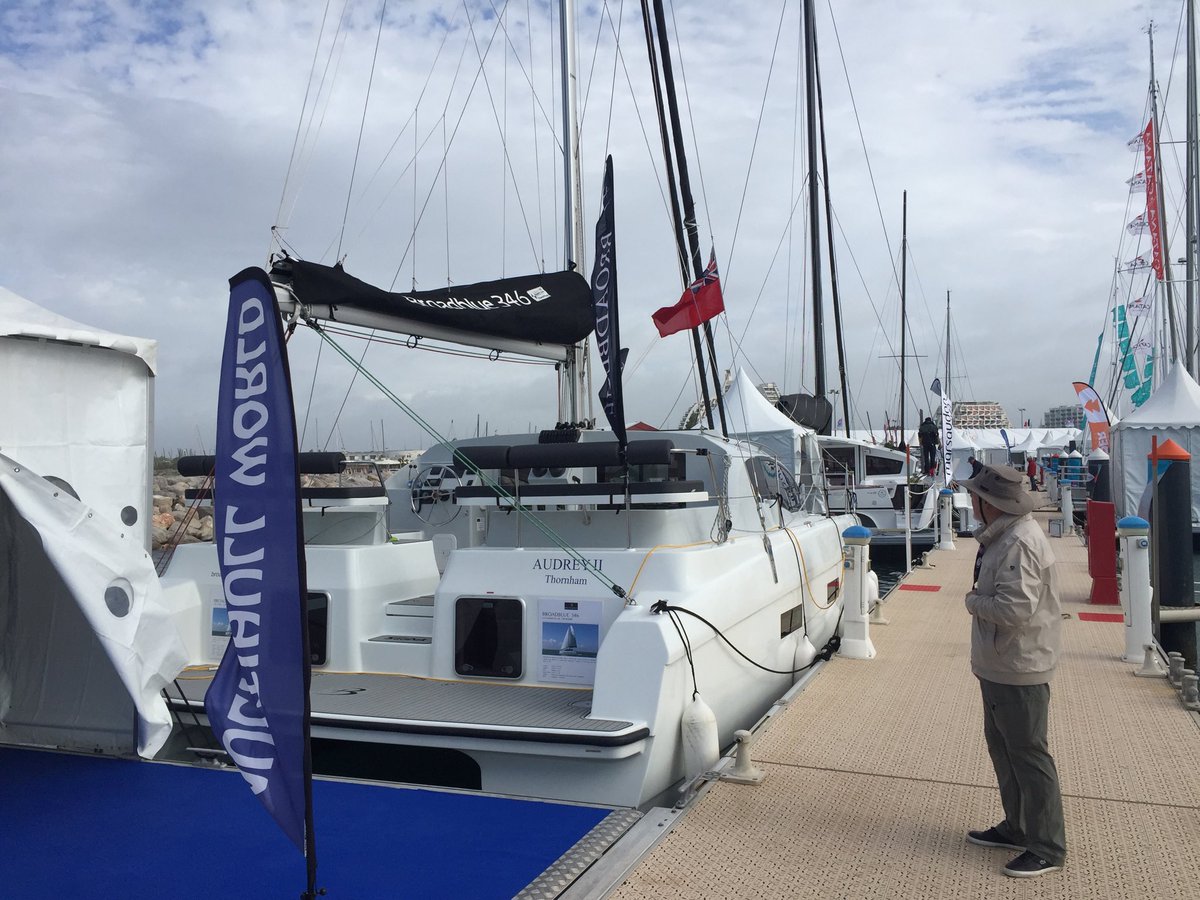 HTCCA_cruising's tweet image. 20 minutes to go to the 2019 #MultihullShow In La Grande Motte and the #broadblue 346 is finally ready to welcome all aboard!